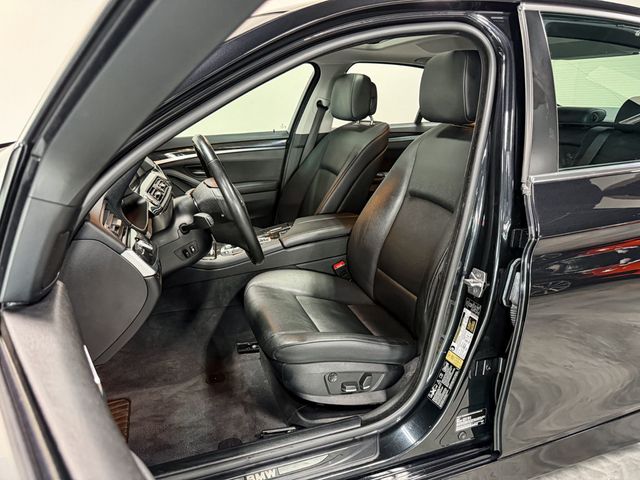2012 BMW 5 Series 528i xDrive - 23095541 - 7