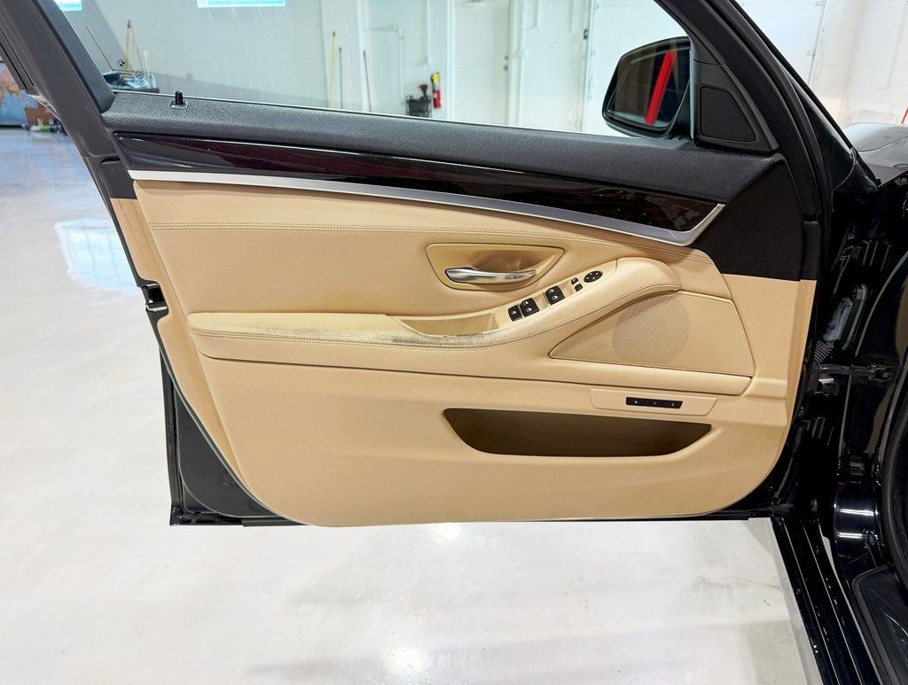 2012 BMW 5 Series 528i xDrive - 22901480 - 28