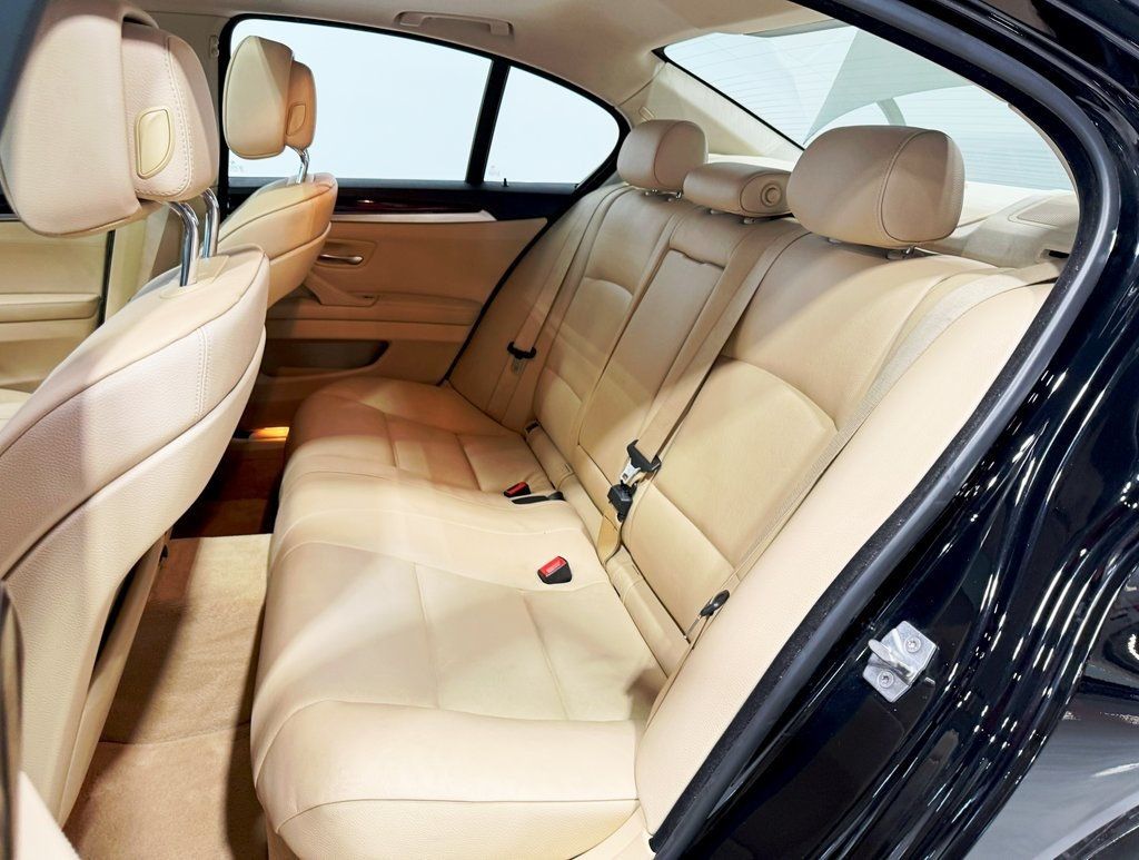 2012 BMW 5 Series 528i xDrive - 22901480 - 31
