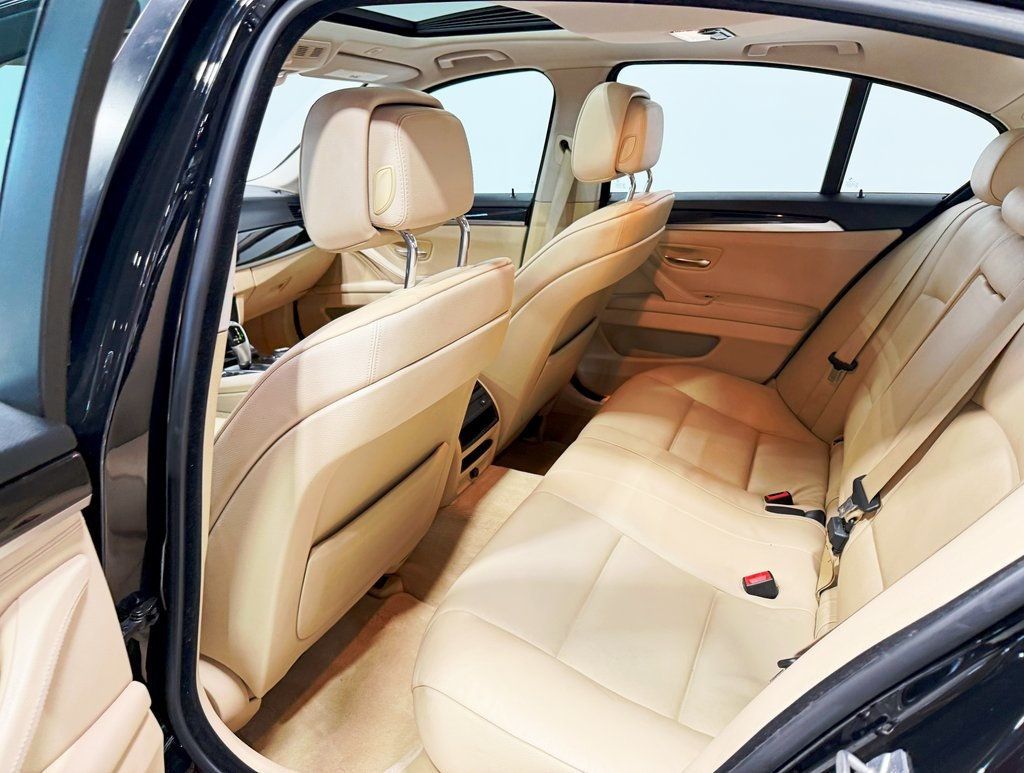 2012 BMW 5 Series 528i xDrive - 22901480 - 32