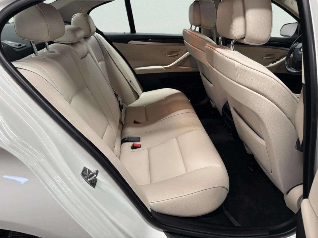 2012 BMW 5 Series 528i xDrive - 23048942 - 19