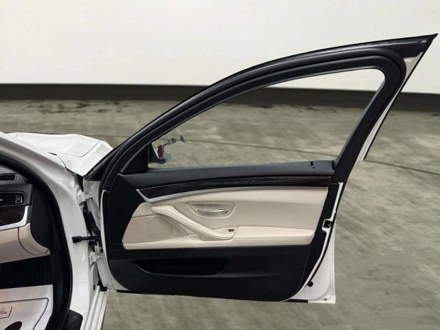 2012 BMW 5 Series 528i xDrive - 23048942 - 20