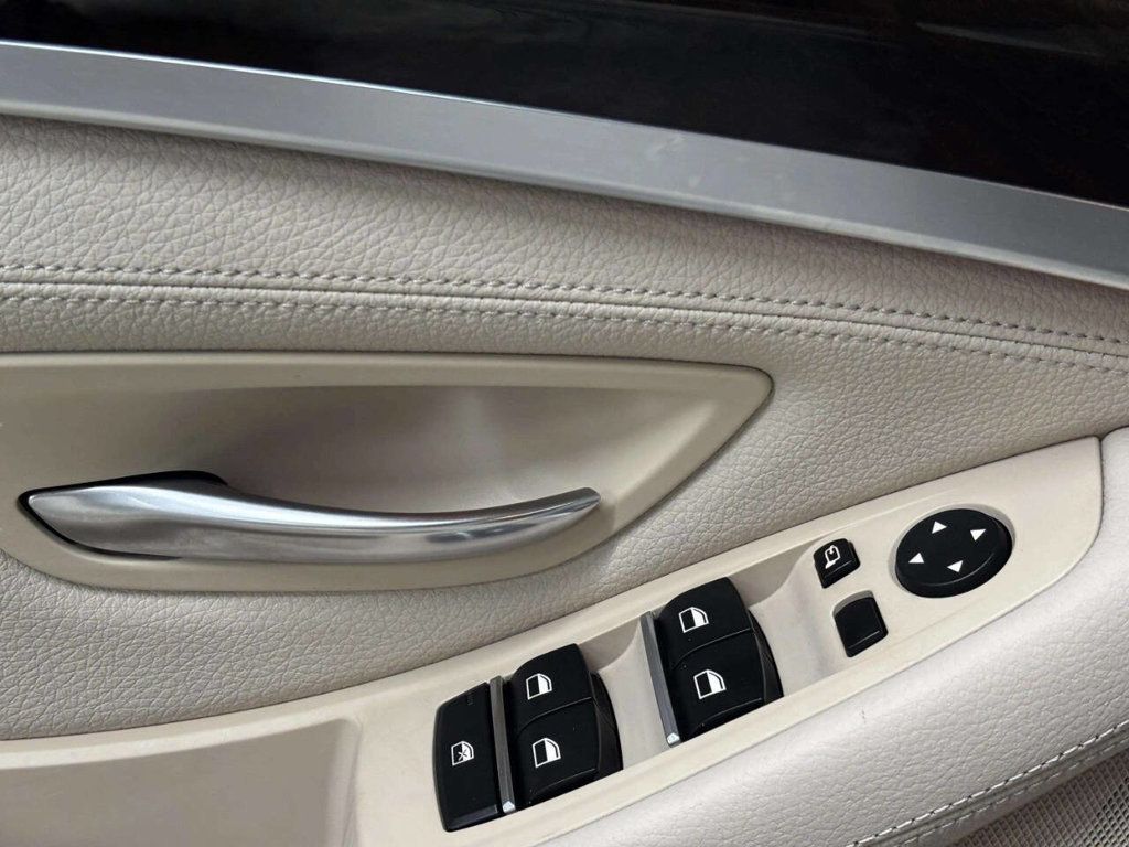 2012 BMW 5 Series 528i xDrive - 23048942 - 29