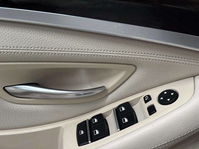 2012 BMW 5 Series 528i xDrive - 23048942 - 29