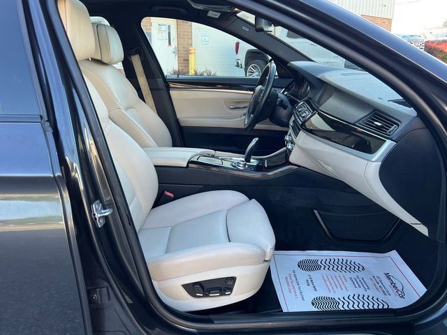 2012 BMW 5 Series 550i - 23036055 - 19