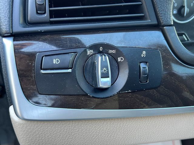 2012 BMW 5 Series 550i - 23036055 - 22