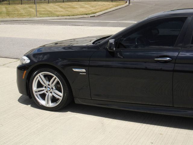 2012 BMW 5 Series 550i xDrive - 22492638 - 9