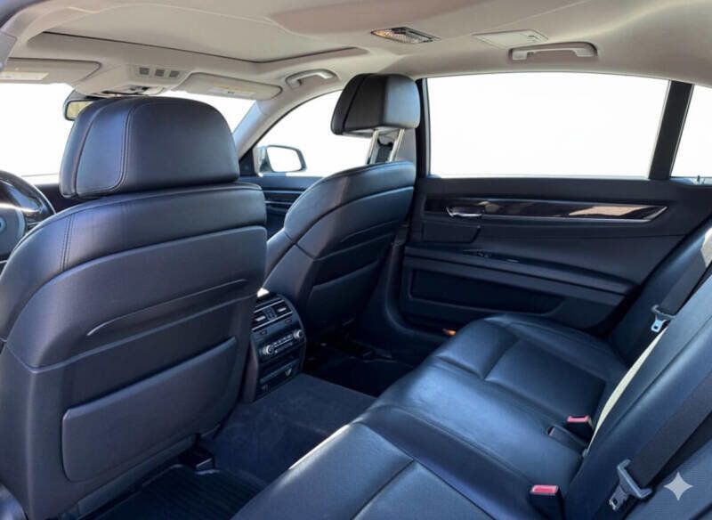 2012 BMW 7 Series 750Li xDrive - 22847634 - 10