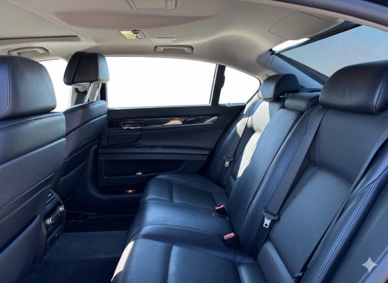 2012 BMW 7 Series 750Li xDrive - 22847634 - 11