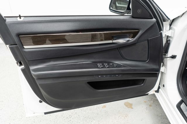 2012 BMW 7 Series 750Li xDrive - 23047433 - 17