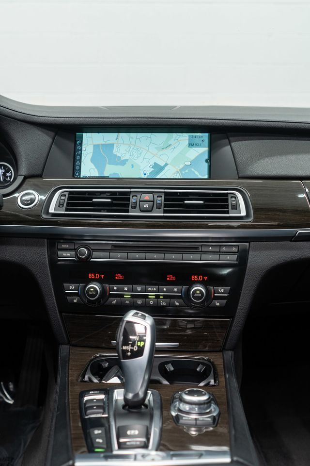 2012 BMW 7 Series 750Li xDrive - 23047433 - 25