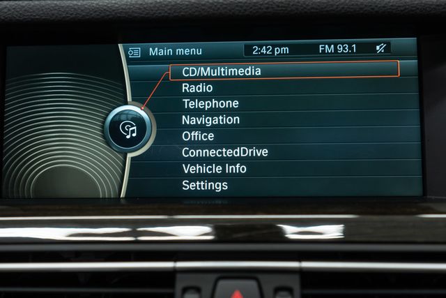 2012 BMW 7 Series 750Li xDrive - 23047433 - 26