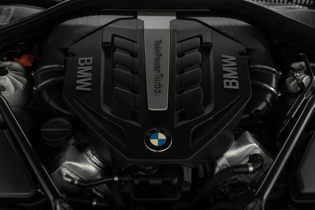 2012 BMW 7 Series 750Li xDrive - 23047433 - 39