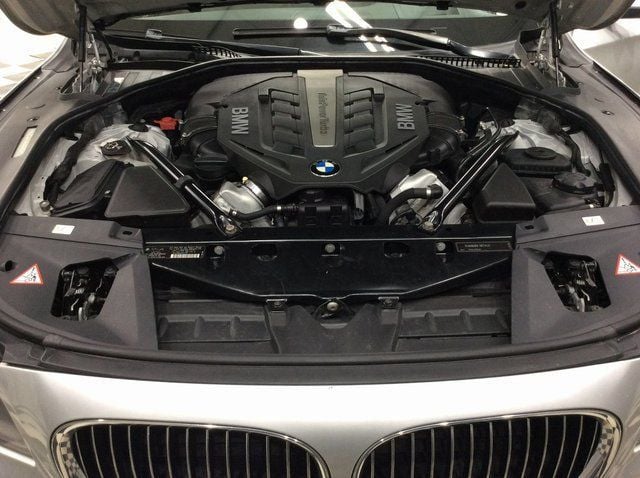 2012 BMW 7 Series 750Li xDrive - 22983108 - 31