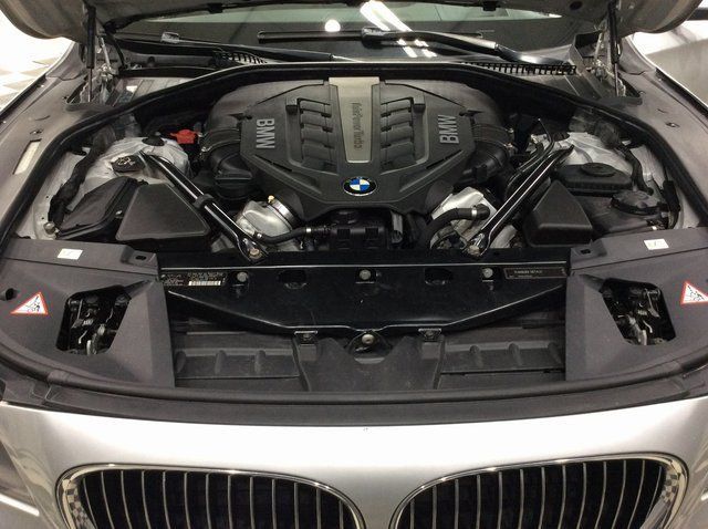2012 BMW 7 Series 750Li xDrive - 23034288 - 31