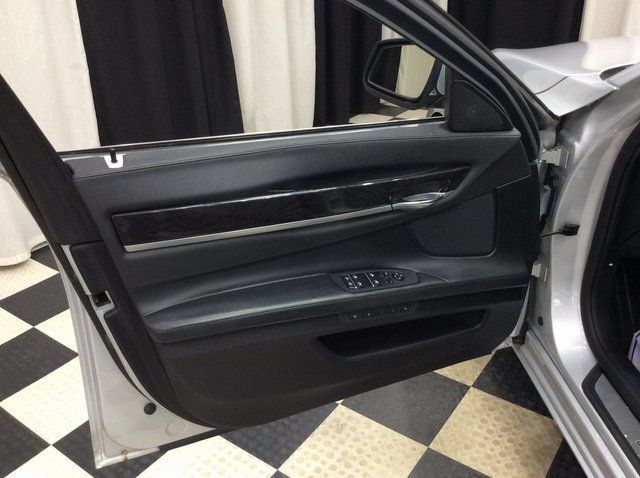2012 BMW 7 Series 750Li xDrive - 23034288 - 6