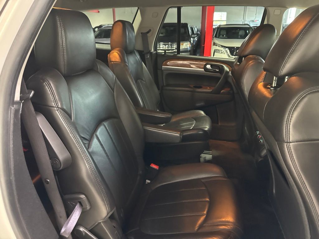 2012 Buick Enclave FWD 4dr Leather - 23040655 - 33