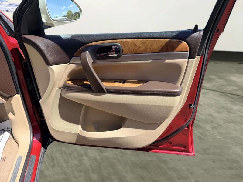 2012 Buick Enclave FWD 4dr Leather - 23025736 - 28