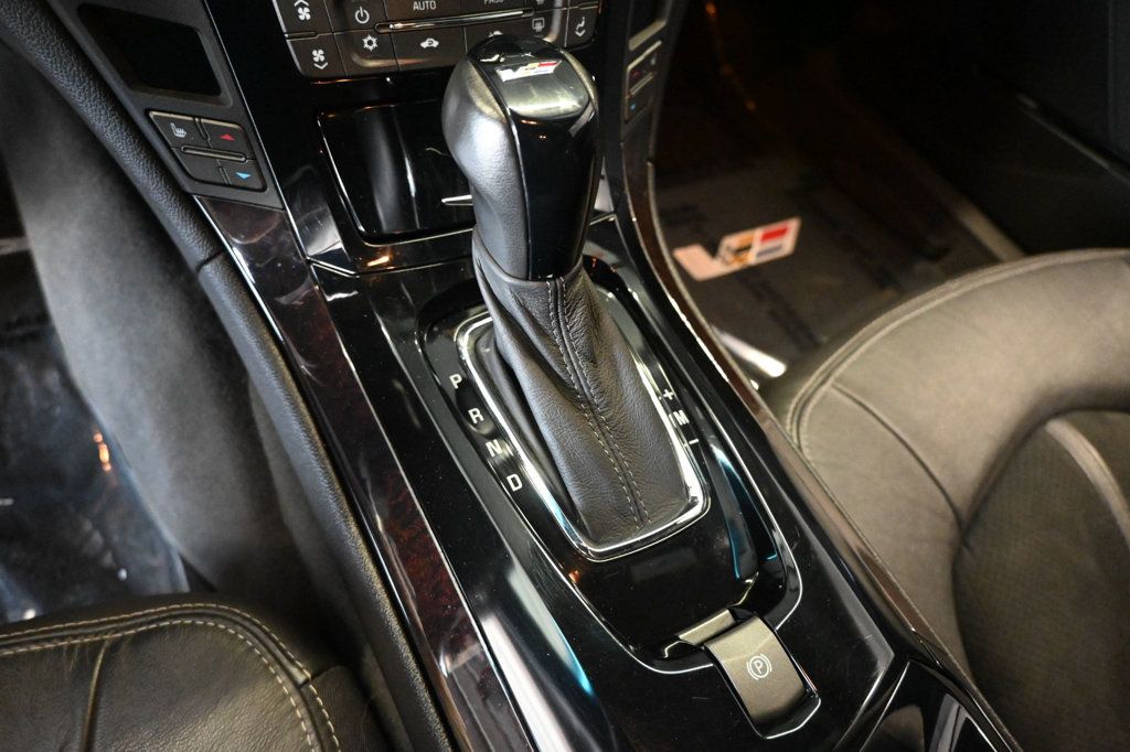 Cadillac CTS-V Coupe photo 16
