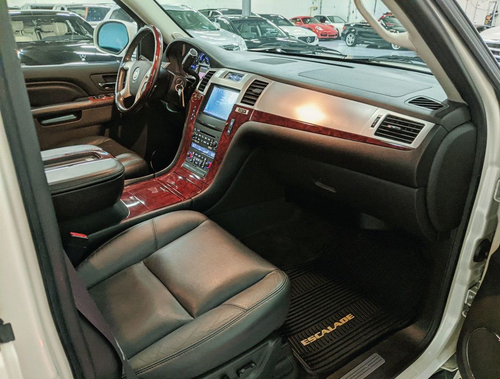 2012 Cadillac Escalade AWD 4dr Luxury - 22417865 - 40