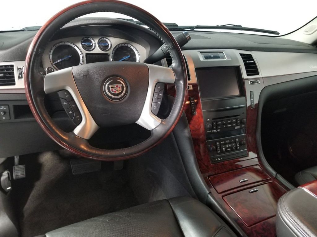 2012 Cadillac Escalade AWD 4dr Luxury - 18571680 - 5