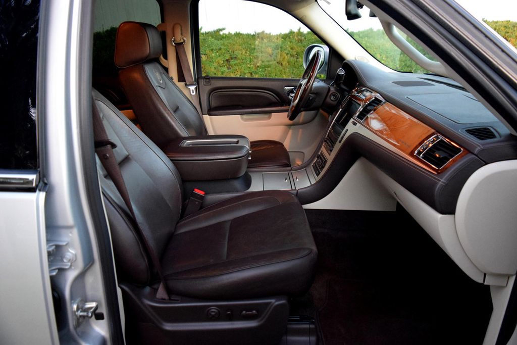 2012 Cadillac Escalade ESV AWD 4dr Platinum Edition - 17450924 - 9