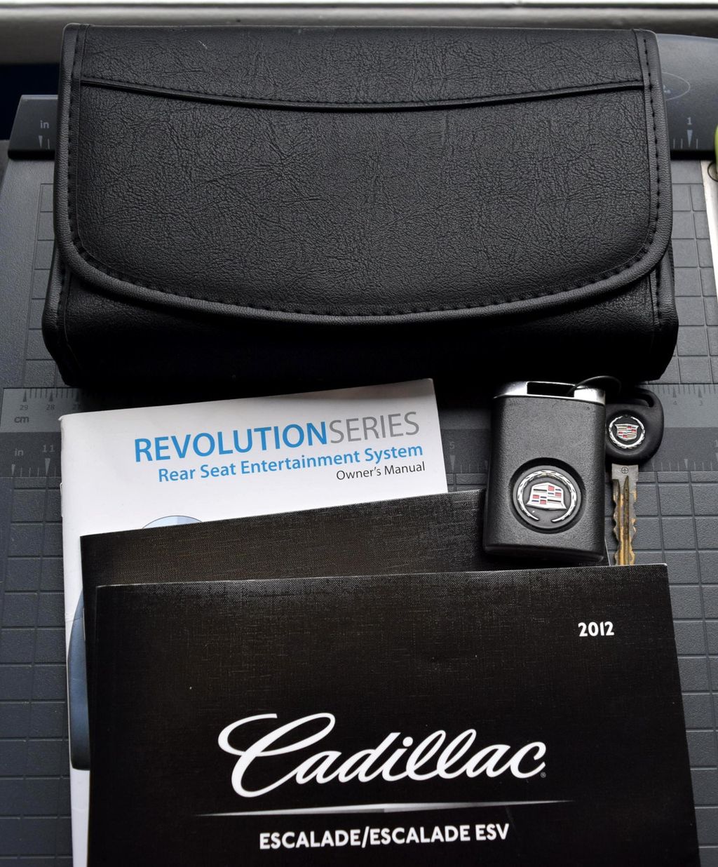 2012 Cadillac Escalade ESV AWD 4dr Platinum Edition - 17450924 - 50