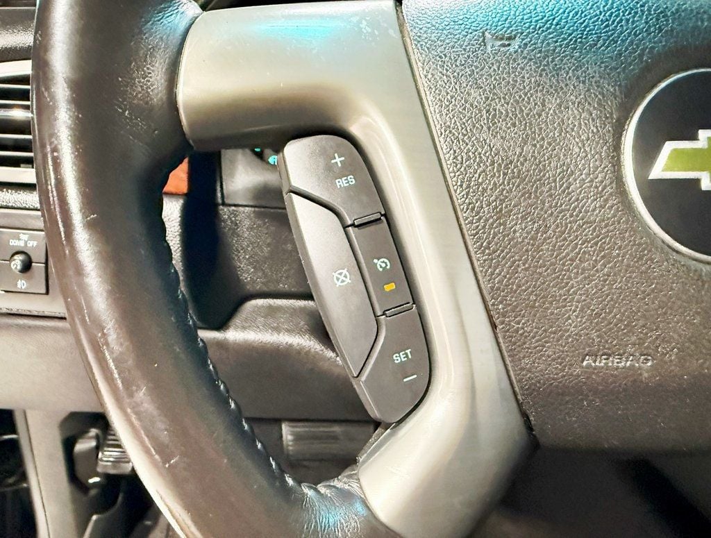 2012 Chevrolet Avalanche LT photo 12