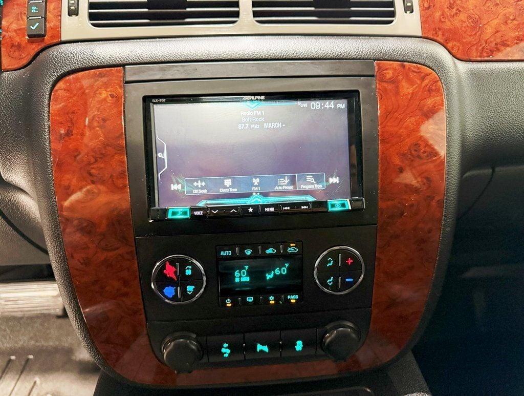 2012 Chevrolet Avalanche LT photo 15