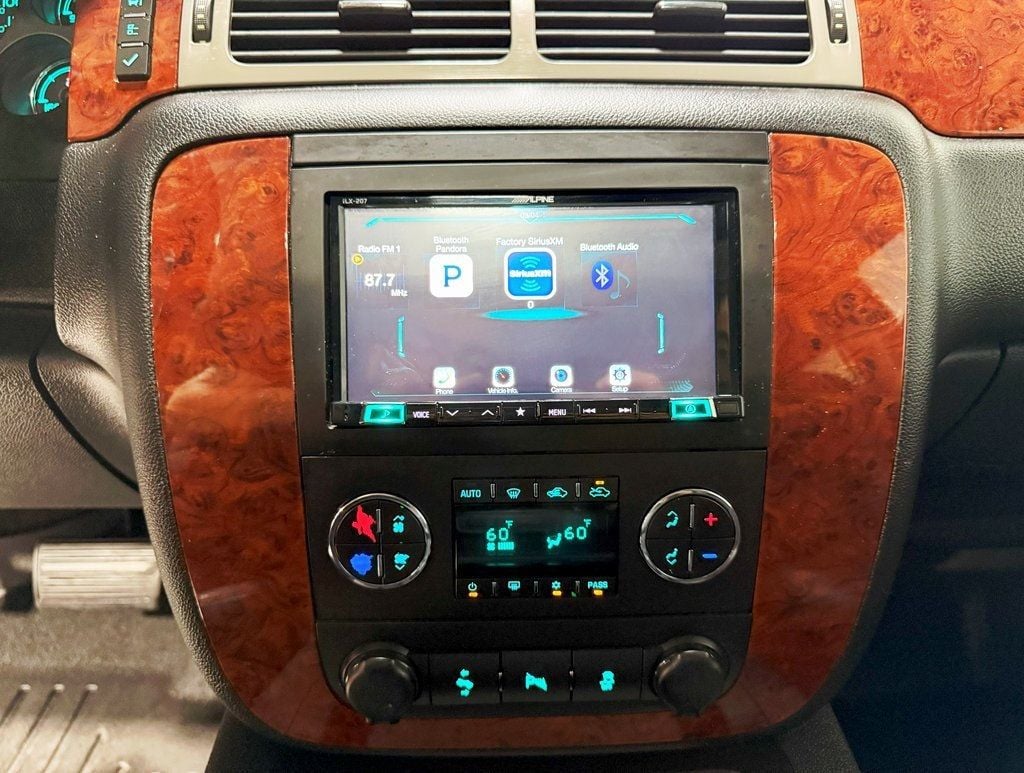 2012 Chevrolet Avalanche LT photo 16