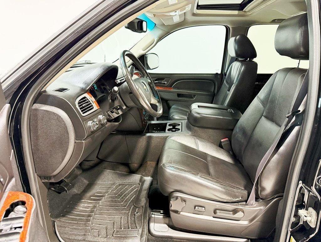 2012 Chevrolet Avalanche LT photo 19