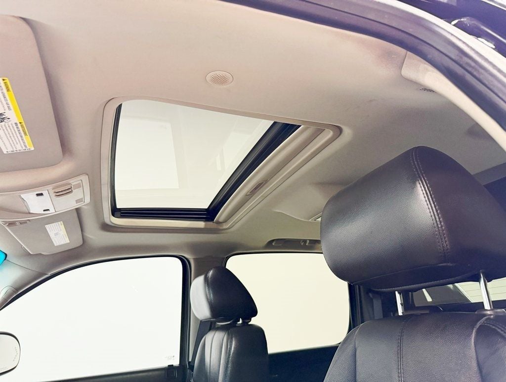 2012 Chevrolet Avalanche LT photo 22
