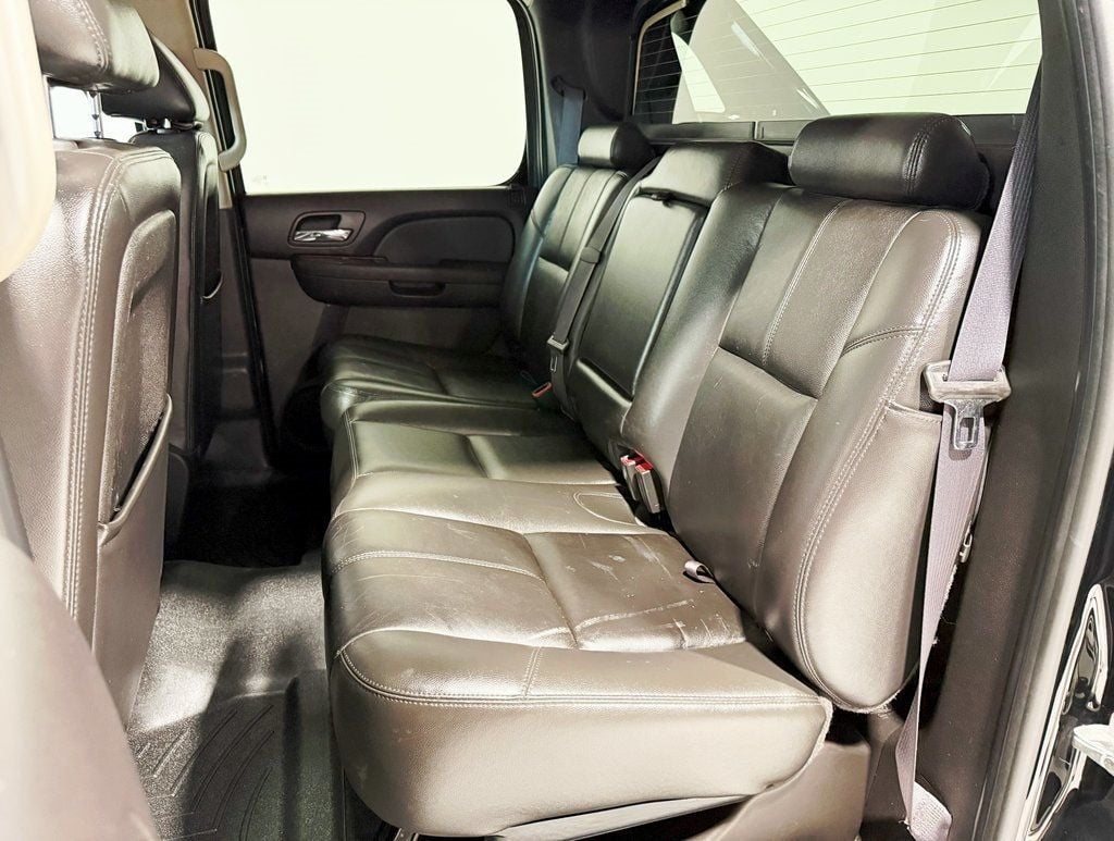 2012 Chevrolet Avalanche LT photo 26
