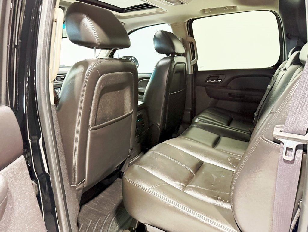 2012 Chevrolet Avalanche LT photo 27