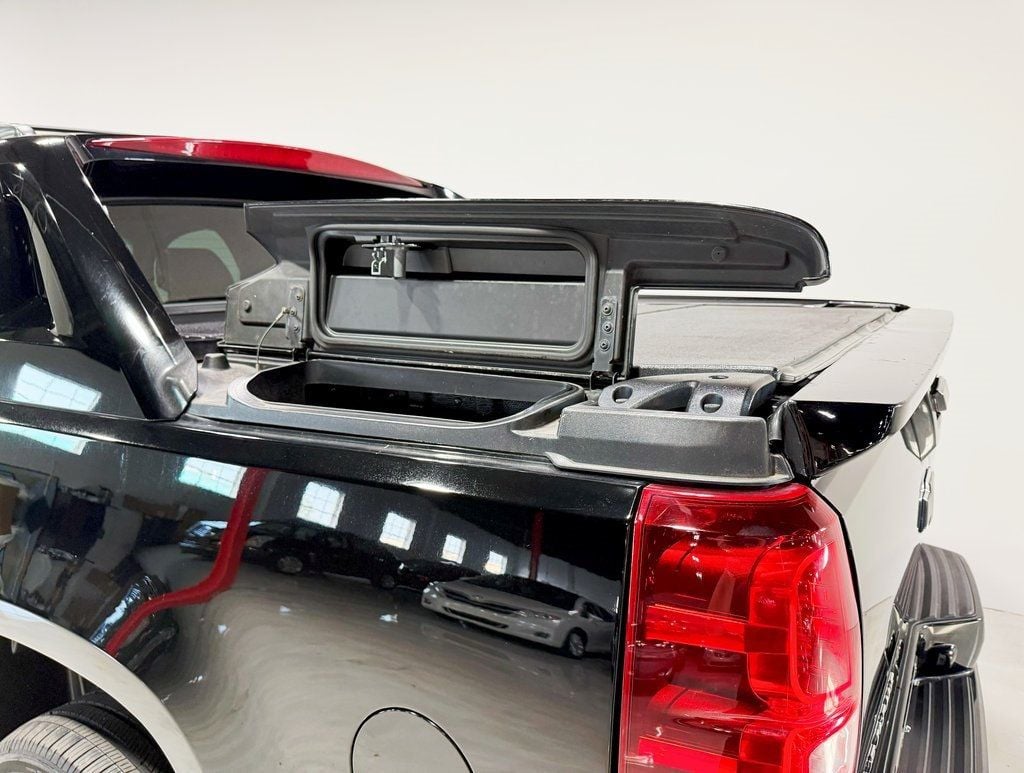 2012 Chevrolet Avalanche LT photo 29