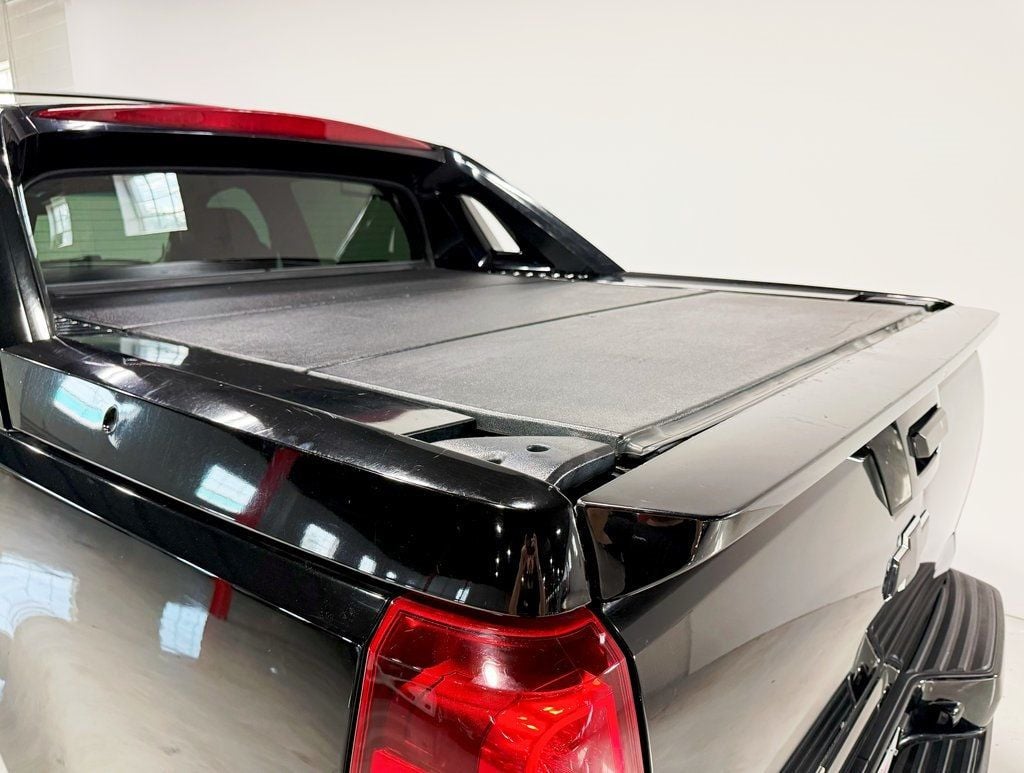 2012 Chevrolet Avalanche LT photo 30