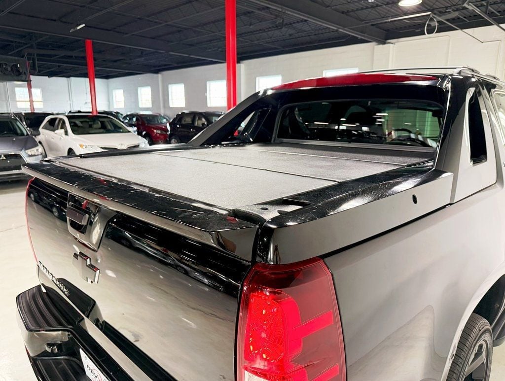 2012 Chevrolet Avalanche LT photo 31
