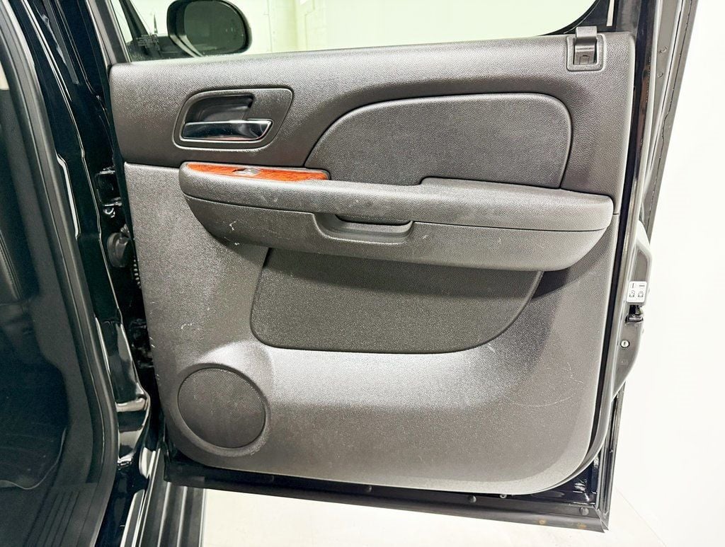 2012 Chevrolet Avalanche LT photo 33