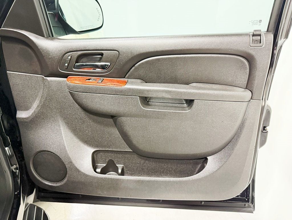 2012 Chevrolet Avalanche LT photo 35