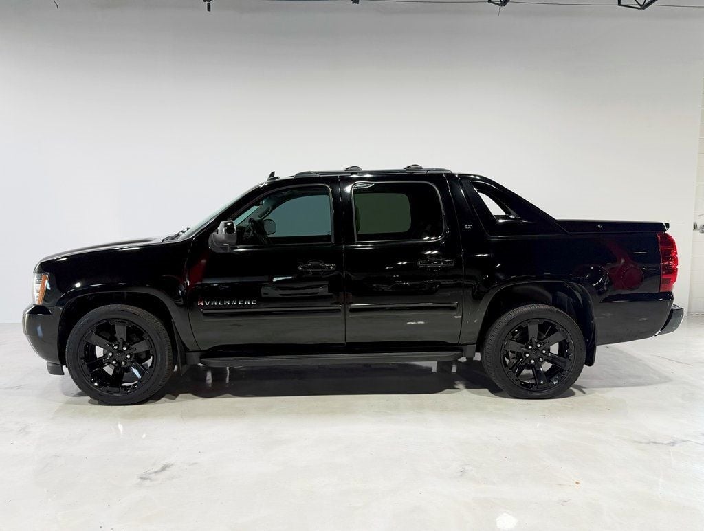 2012 Chevrolet Avalanche LT photo 4