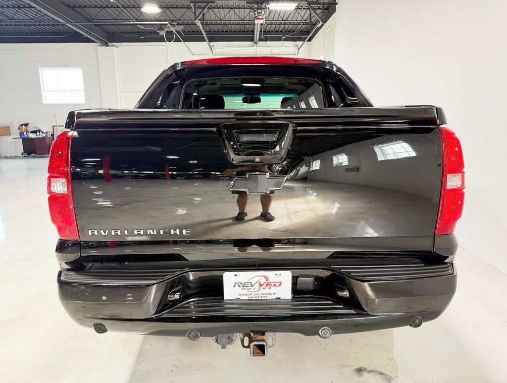 2012 Chevrolet Avalanche LT photo 6