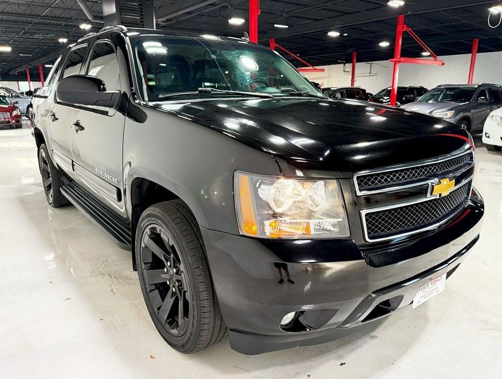 2012 Chevrolet Avalanche LT photo 8