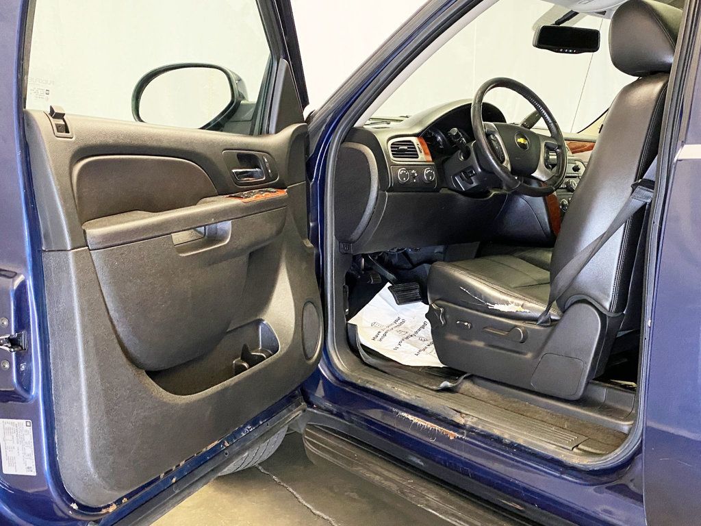 2012 Chevrolet Avalanche 4WD Crew Cab LT - 22909666 - 16