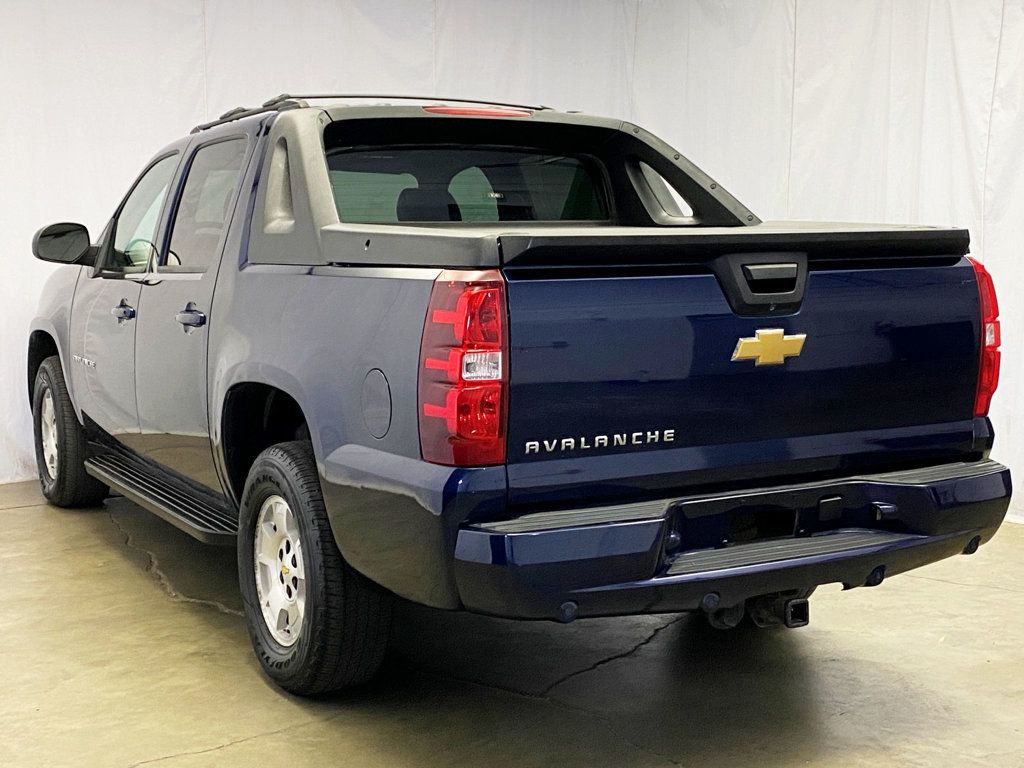 2012 Chevrolet Avalanche 4WD Crew Cab LT - 22909666 - 3