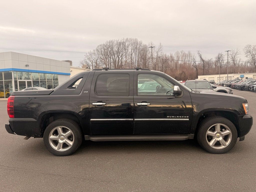 2012 Chevrolet Avalanche 4WD Crew Cab LTZ - 22971952 - 17