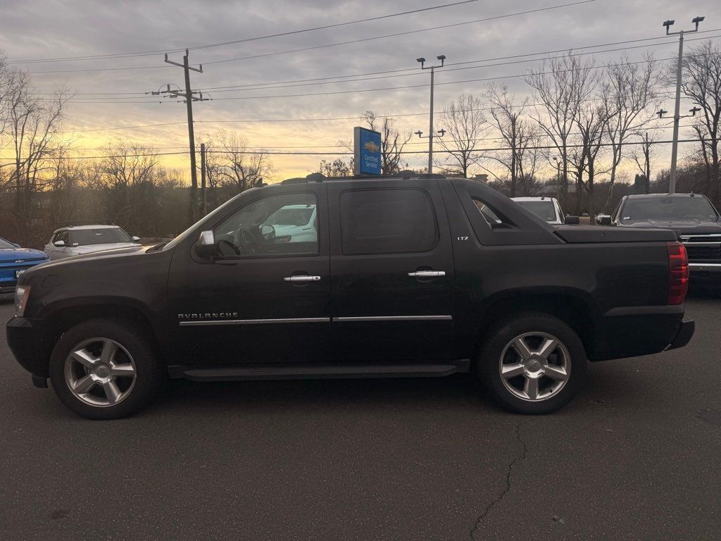 2012 Chevrolet Avalanche 4WD Crew Cab LTZ - 22971952 - 3