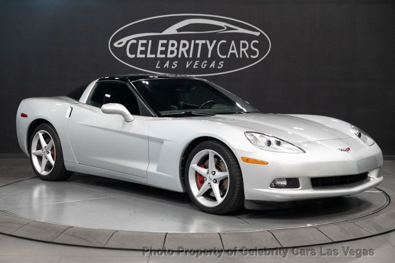 2012 Chevrolet Corvette 3LT, transparent roof,19" wheels, Leather, auto, Clean Carfax  - 22760745 - 4