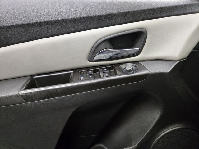 2012 Chevrolet CRUZE 4dr Sedan LS - 22937580 - 14