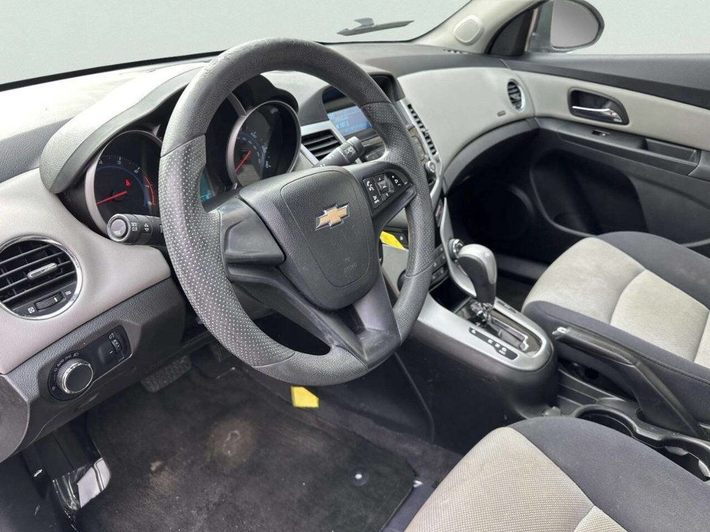 2012 Chevrolet CRUZE 4dr Sedan LS - 22958728 - 13