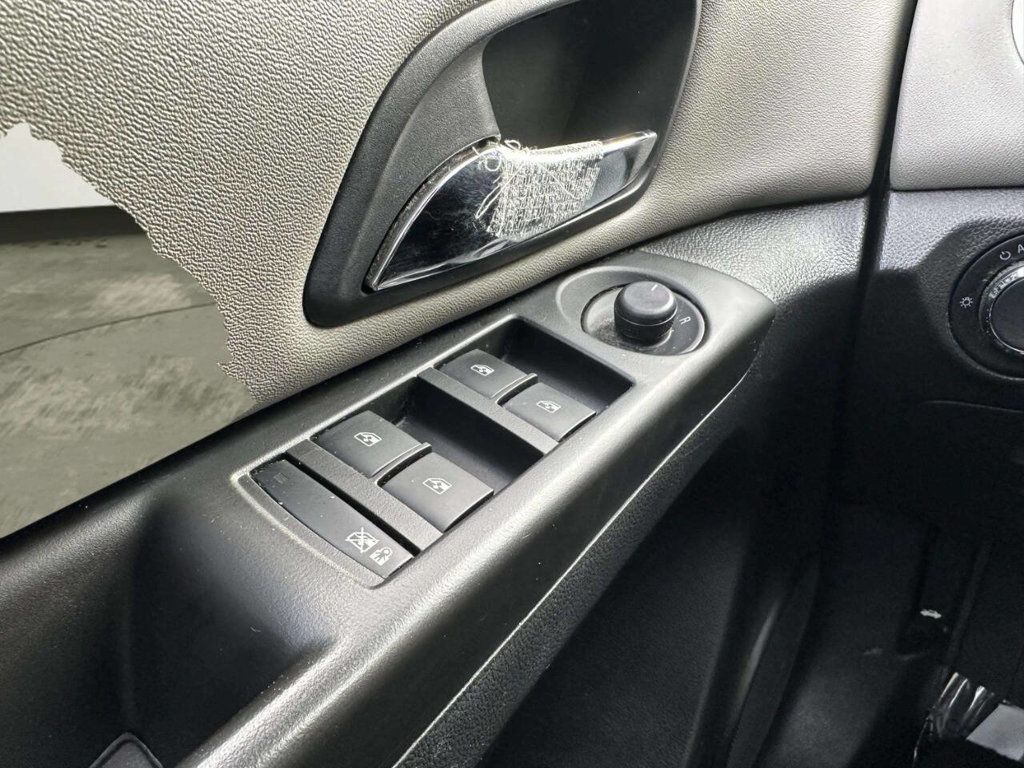 2012 Chevrolet CRUZE 4dr Sedan LS - 22958728 - 30